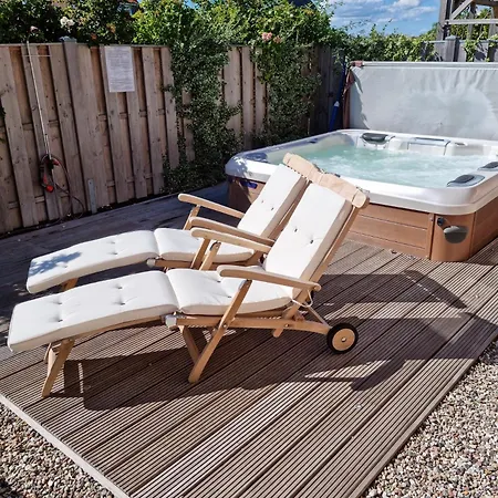 2 Ostsee-wellnesslandhaeuser Sauna, Dampfbad, Jacuzzi *