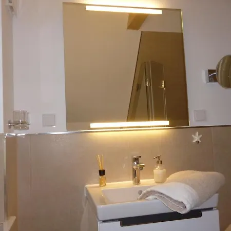 2 Ostsee-wellnesslandhaeuser Sauna, Dampfbad, Jacuzzi * Groß Schwansee