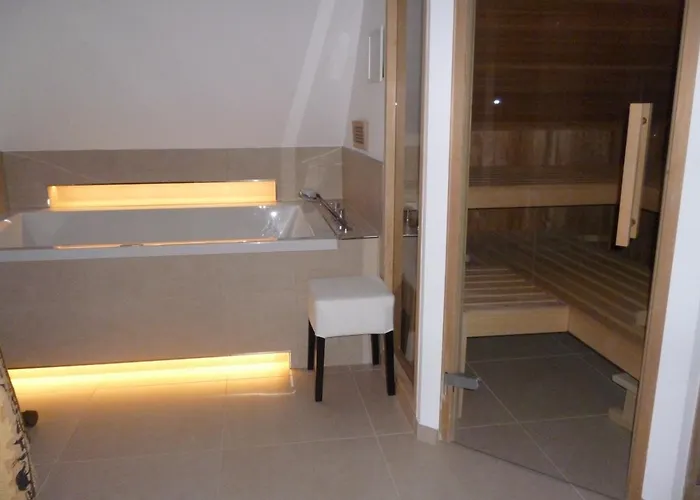 2 Ostsee-wellnesslandhaeuser Sauna, Dampfbad, Jacuzzi