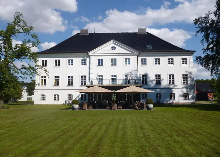 2 Ostsee-wellnesslandhaeuser Sauna, Dampfbad, Jacuzzi Villa Groß Schwansee