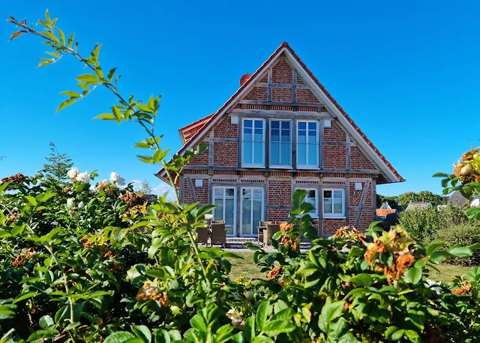 2 Ostsee-wellnesslandhaeuser Sauna, Dampfbad, Jacuzzi Groß Schwansee
