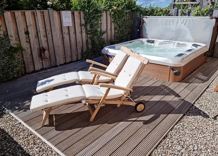 2 Ostsee-wellnesslandhaeuser Sauna, Dampfbad, Jacuzzi *